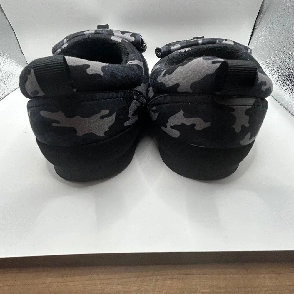 Champion Kids Camo Indoor/Outdoor‎ Slippers with pockets size 6Y